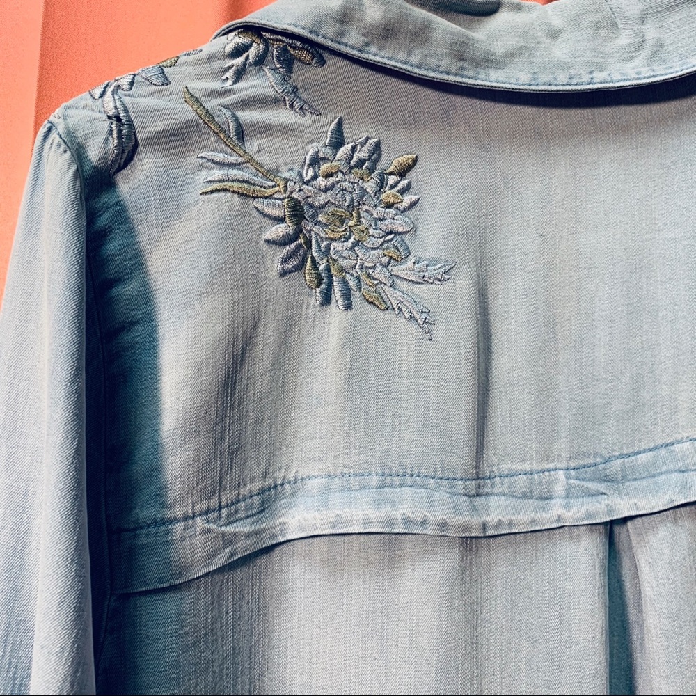 VELVET HEART light chambray embroidered shirt NWT - Picture 4 of 6